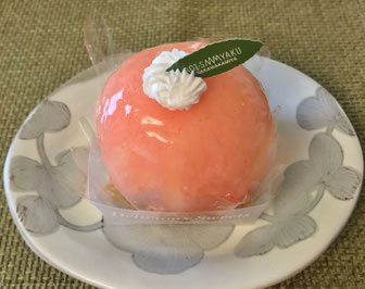 まるごと桃のケーキ
