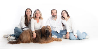 séance famille, harmonie de couleur, couple et 2 enfants et 1 chien