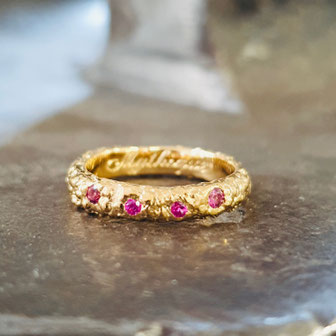 Anneau Karang Vermeil or jaune saphirs roses et rhodolites