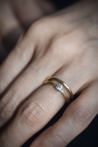 結婚指輪〈narrow ring〉との重ね付け