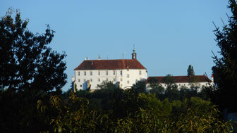 Das Schloss Oberradkersburg steht auf einer Anhöhe an der Mur in der Stadt Gornja Radgona in Slowenien