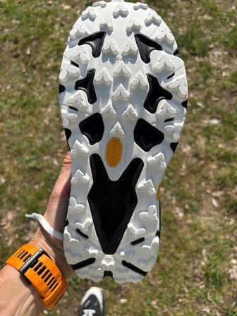 hoka-speedgoat7-vibram megagrip-sohle.jpg