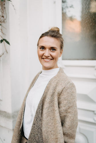 Jenny Kruse | Gründerin, Hair & Make up Artist, Beauty, Styling |  Ich heiße  Jenny Kruse und bin leidenschaftliche Hair & Make up  Artistin aus Hamburg. Nun bin ich mehr als 13 Jahre tätig und möchte Dir eine Vielfalt meines Könnens anbieten.