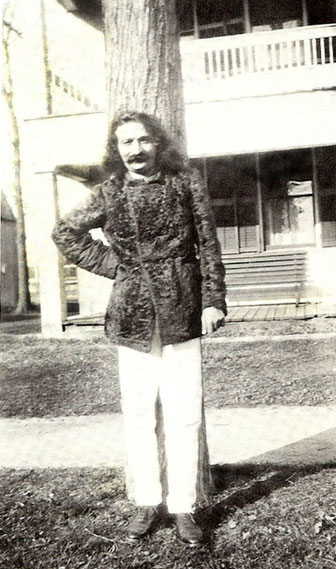 Meher Baba outside the Hancock Hotel, Hancock, New Hampshire, USA