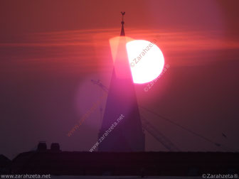 Kirchturm im Morgengrauen