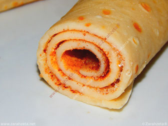 Frische Zimtrolle mit Zucker