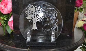 plaque-funeraire-altuglass-inox-arbre-transparent-socle-granit-noir-fin-afrique