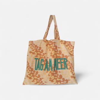 Beige Upcycling-Beachbag mit Schriftzug "TAG AM MEER" aus Vintage-Jersey, handgefertigt von BETTIBAG