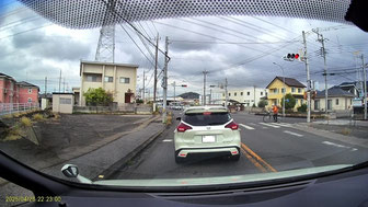 左右からの割り込みにも対応できる広角レンズの役割