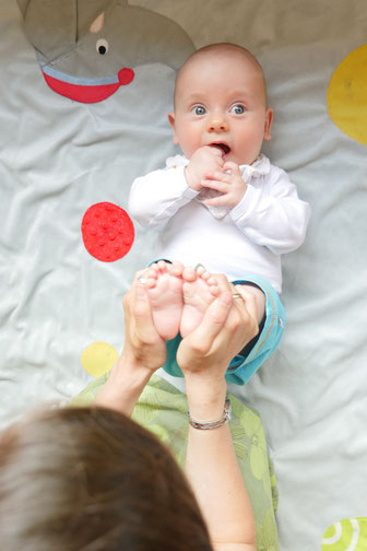 Baby Yoga für Mütter und Babys im Workshop
