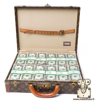 investir dans une malle de luxe Louis Vuitton argent