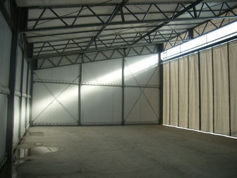 テント倉庫　片流れ　屋根明り取り窓　フィルム窓　透明フィルム　採光