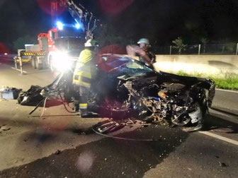 Das zerstörte Fahrzeug. Aufnahme :FF Mautern