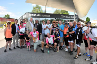 Gemeinderat Mag. Klaus Bergmaier begrüßte die Teilnehmer der Parkinson-Fahrradstaffel „Fahr mit“ in Krems. © Stadt Krems.