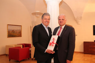 Gerhard Zeiler kam zu einem Gespräch mit Bürgermeister Dr. Reinhard Resch ins Rathaus. © Stadt Krems.