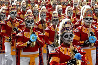 dictee-dia-de-los-muertos-defile