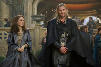 Dans son couple avec Chris Hemsworth, Natalie Portman a le droit de lui glisser ''Oh mon dieu...'' (©Walt Disney Company/Marvel)