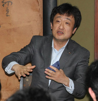 講演される岡西副知事