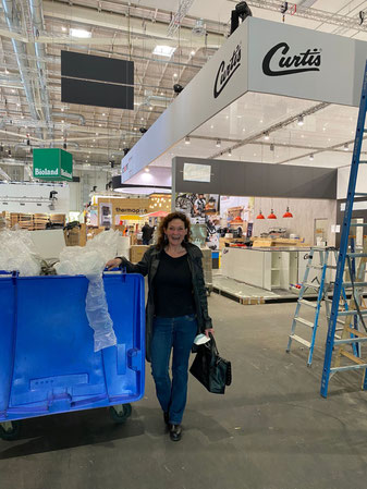 mit Cathleen Kupfer c/o comcut Messeservice GmbH