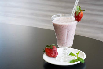Erdbeer-Frappe | gesund, fruchtig & clean