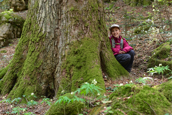 Mädchen entdeckt Natur: Dr. Olaf Broders