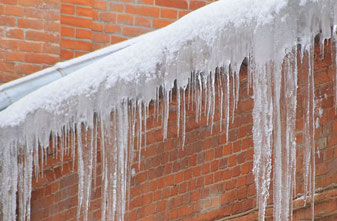 Planung, Architektenhaus, Einfamilienhaus, Architekt, Eigenheim, Neubau, Wohnen, Klimawandel, Winter, Singlehaus, Villa, Frost, Gebäudeschäden, Frostschäden, Regenrinnen, Tauwasser, Steinhäuser, Massivhäuser