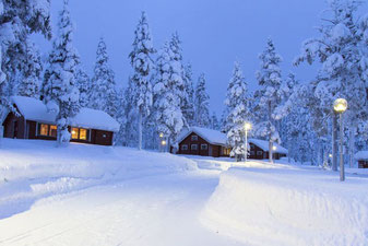 Wohnblockhäuser im Winter - Bauen, Ferienhaus, Wohnhaus, Planung, Architektenhaus, Einfamilienhaus, Architekt, Eigenheim kaufen, Neubau, Wohnen, Klimawandel, Winter, Singlehaus, Villa, Frost, Gebäudeschäden, Risse, Frostschäden, Häuser