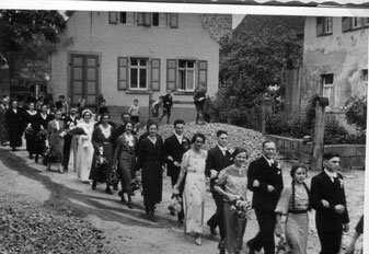 „Zur Hochzeit schritten früher Brautpaar und Gäste festlich durchs Dorf“