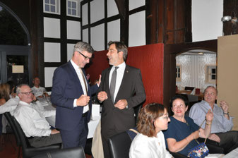 PP S. Kipp gratuliert P M. Sander (re.)