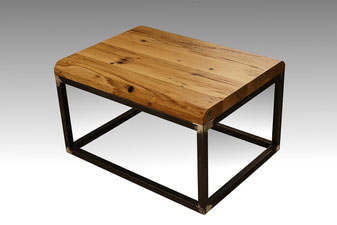 Couchtisch mit Eiche Tischplatte 6 cm vollmassiv und Metallgestell Cube.