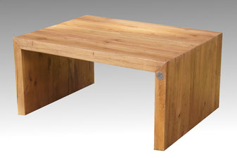 U-Form Beistelltisch, Couchtisch aus massiver Eiche mit strukturierter Oberfläche.