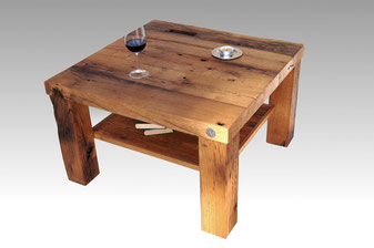 Quadratischer Couchtisch massiv Eiche, Tischplatte 6 cm vollmassiv mit Ablage.