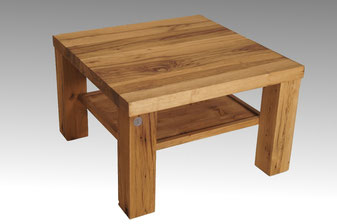 Quadratischer Couchtisch aus altem Holz, Tischplatte 5 cm massiv mit Ablageboden.