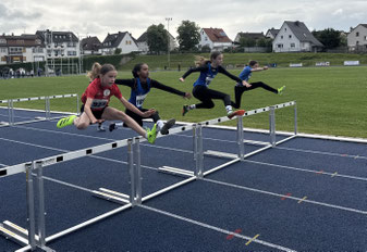 Doppelsiegerin auf der Sprintbahn: Maya Mlodawski (vorn)