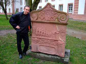 Grabstein des Bäcker Johan Ihm, mit Wappen von 1610.