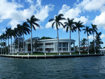 Bild: Villa mit Palmen