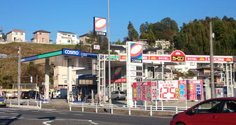 フルサービスガソリン軽油灯油配達する。工場配達、工事現場配達得意。早い、確実。ガソリン・灯油・軽油・重油激安。特売日は特に安い。水曜・土曜・日曜。激安。車検も激安。車検で安心整備とキレイな洗車。スタッフが給油をして話する。やさしい。丁寧今安い。キーパーは新車の輝き、鈑金も１２０００円～安くてキレイ、廃車不要車高価買取中、新車はどこのメーカーでも。中古車はオークションから好きな車を。親切丁寧なスタッフ。車の困ったことな何でも受けます。修理は整備士がいる。洗車機は最先端の装置。車検は安い激安キレイ、人気の店