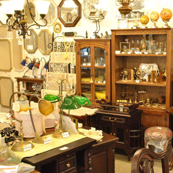 アンティーク風家具 マホガニー家具 フランスインテリア イタリア製ランプ ダイニングテーブル 真鍮製輸入雑貨 熊本インテリアショップ