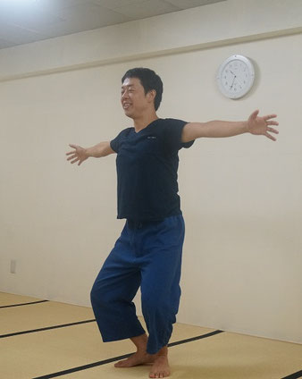 姿勢指導をする筆者(2014年撮影)