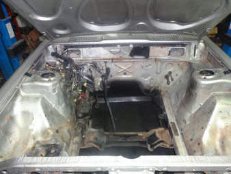 GC110ケンメリ　エンジンルーム塗装