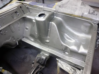 GC110ケンメリ　エンジンルーム塗装