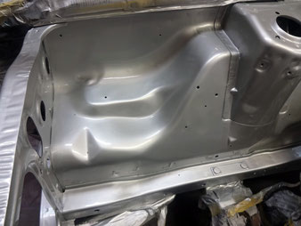 GC110ケンメリ　エンジンルーム塗装