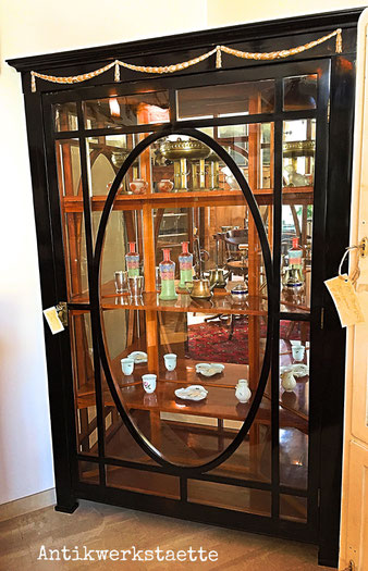 Art Nouveau Showcase