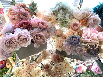 手づくりのアートフラワー風の造花です