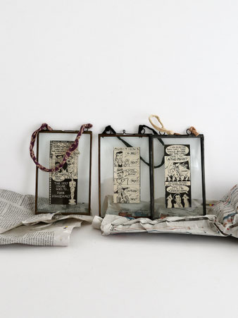 Kiko フォトフレーム コッパー / Kiko Photo Frame Copper NKUKU アンティーク風の金属枠とガラスでできたフォトフレーム。蝶番で繋がれた2枚のガラス板に写真を挟んで飾ります。インドの綿布の飾り紐が付き、Lサイズの写真がちょうど良く収まるサイズです。材質：銅、ガラス、綿。原産国：インド。ブランド：NKUKU（U.K.）