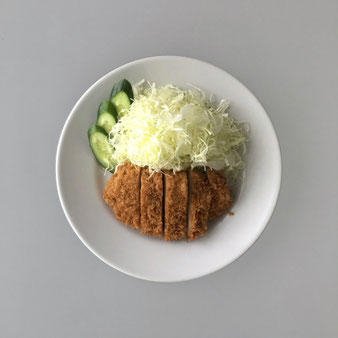 皿　食器　プレート 　ディッシュ　業務用　サタルニア　チボリ　Saturnia　Tivoli　ぽってり　厚み　磁器　白　リム　オーバル　ディナー　メイン料理　盛る　サイズ　1人分　料理　盛り付け　シェア　大きい　毎日　普段　パーティ　盛り皿　汎用性の高い　便利　ディテール　きれい　なんでもない　普遍的　デザイン　使いやすい　日常使い　外国　輸入　海外　インテリア　おすすめ　ブランド　プレゼント