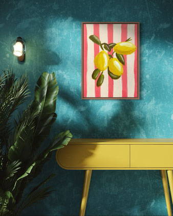 Schilderij van citroenen met roze strepen, ontworpen door Daphne Schrijver, als kleurrijk accent in een stijlvol interieur met retro meubels.