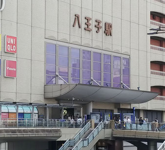 当塾は東大和市にあるわけでして、当然この生徒も東大和市近郊在住なわけです。いくら受験のためとはいえ、幼稚園生が八王子の塾に通うというのは、本人も保護者様も大変だったと思います。 ただ当時も今も、小学校受験の世界では「○○小受験に強い塾」と聞けば、少々遠くても通うのが一般的だそうでして、中学受験以上に【遠距離通塾】が多いとのことです。