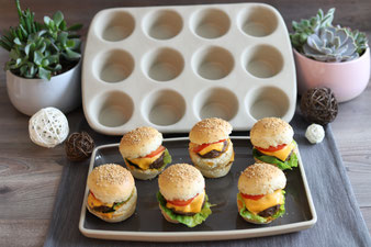 Kleine Burger, Miniburger aus der Muffinform mit Teiguterlage und Streufix sowie Nixe den 12 er Snack von Pampered Chef online bestellen