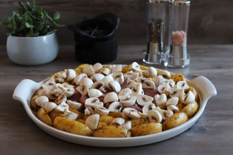 Holzfällerplatte auf der White Lady mit Kuchengitter, Edelstahlschüssel und Gemüsemax online im Pampered Chef Onlineshop bestellen
